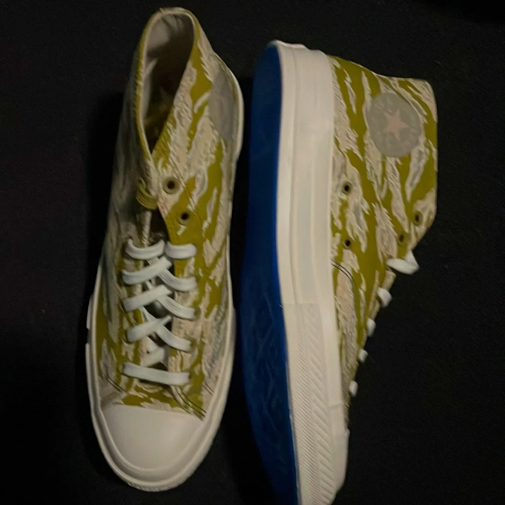 Converse - Picture 1 of 4